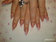 Best Nails - babarózsaszín kövekkel