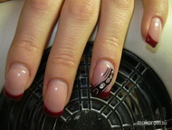 Best Nails - hegyes piros