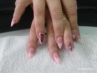 Babarózsaszín akril pillangóval