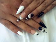 Best Nails - Fehéren feketén