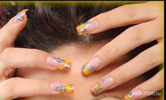 nancy - Summerrrrrr nails - 2013-09-11 02:52