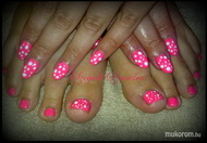 GelLac porcelán pöttyökkel