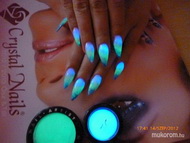 foszforeszkál a sötétben