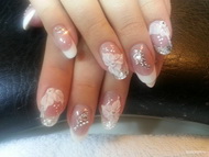 Ágim esküvői körme