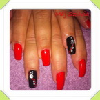 Best Nails - Piros fekete kövekkel