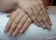 Zselés műköröm akril virágokkal