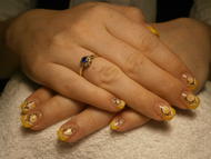 Best Nails - Borika sárga virágos körme