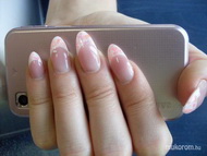 Évi francia körme rózsaszínnel díszítve