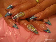 Tesónak valami dögöset