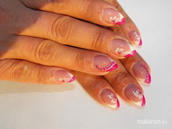pink fehér kövekkel