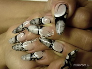 körömben akik fontosak