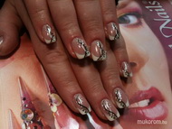 Tündi kolegina zselés körmei