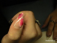 üveg köröm hüvelykujj virágocskája