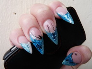 Kék csillámos,akrillal díszítve