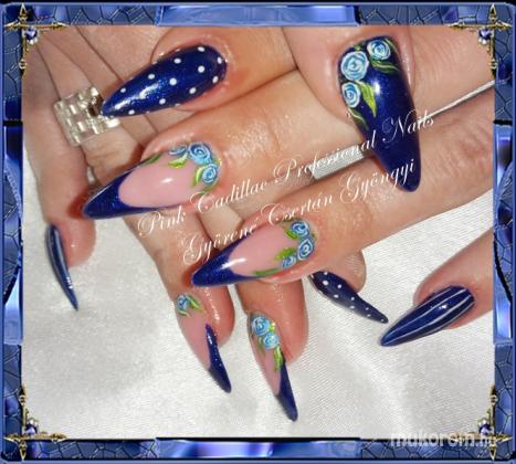 Gyöngyi Györené Csertán - Blue flower nail art - 2018-03-03 08:07