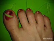 A lábam gél lakkal várja az igazi nyarat