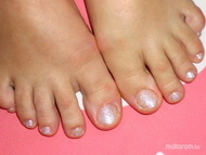 Csillogó lábkörmök