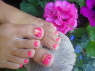 Láb géllakkozás díszítéssel