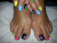 ez is nyaralós és neon 