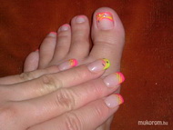 műkörömhöz illő lábköröm díszítés