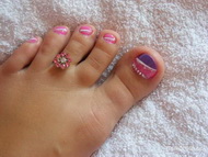 Lila lábköröm díszítés