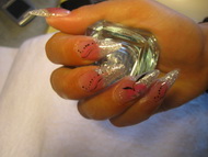 Porcelán, akrillal díszitve