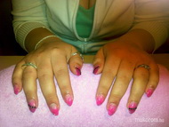 pink épített porcelán köröm hálóval 