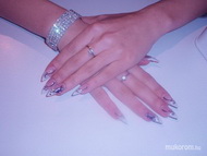 Épített porcelán lakkos díszitéssel