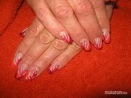 Porcelán építés akrillal díszítve