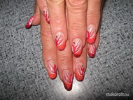 Porcelán építés akrillal díszítve