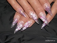 Erika első hosszú körme