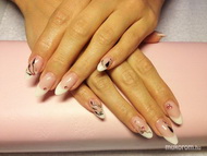 Best Nails - Porcelán mandula akril díszítéssel