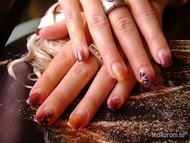 porci köröm kövekkel