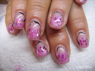 Tillának újra műköröm