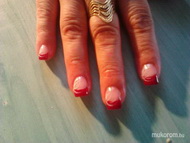 Piros porcelán köröm