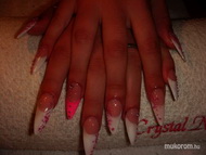 Hegyes épített porcelán műkörmök