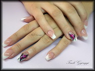 Porcelán akril pillangóval