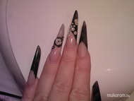 saját porcelán csipkével