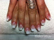 Épített porcelán műköröm