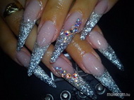 Koszorús lány köröm