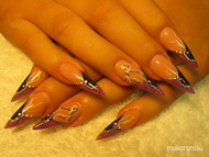 Best Nails - fekete lila stiletto