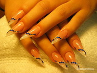 Best Nails - strasszos stiletto