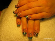 Best Nails - zöld csillogás virágokkal