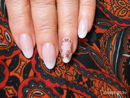 Francia akril díszítéssel