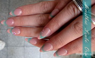 Best Nails - Móniépített mandulája