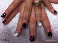 Épített porcelán műköröm lakkozással