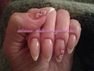 Porcelán köröm akril virágokkal