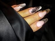 Best Nails - díszítő csíkkal és festett mintával