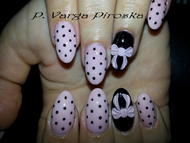 Barátnőm porcelán körmei