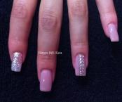 Épített porcelán műköröm